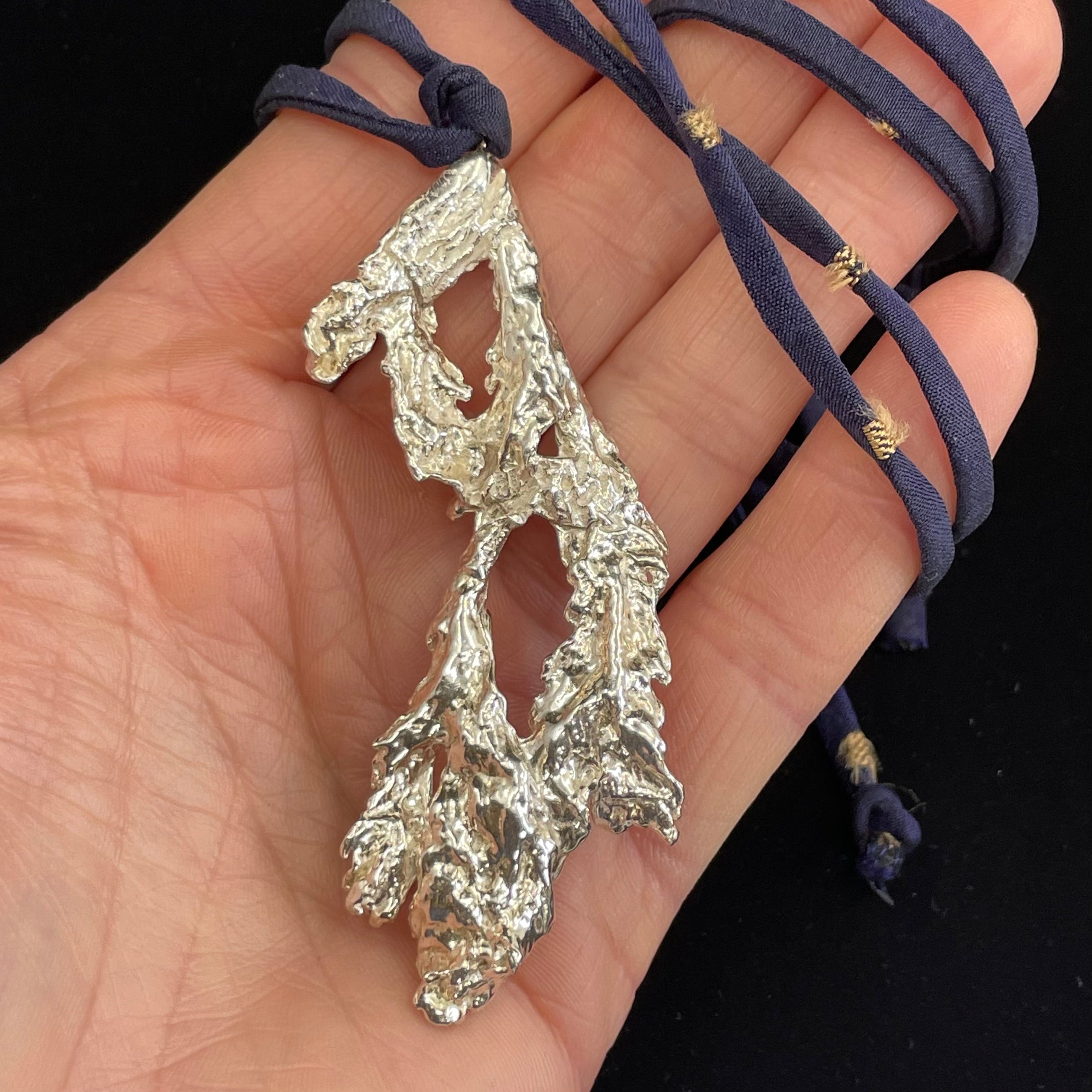 Large seaweed pendant