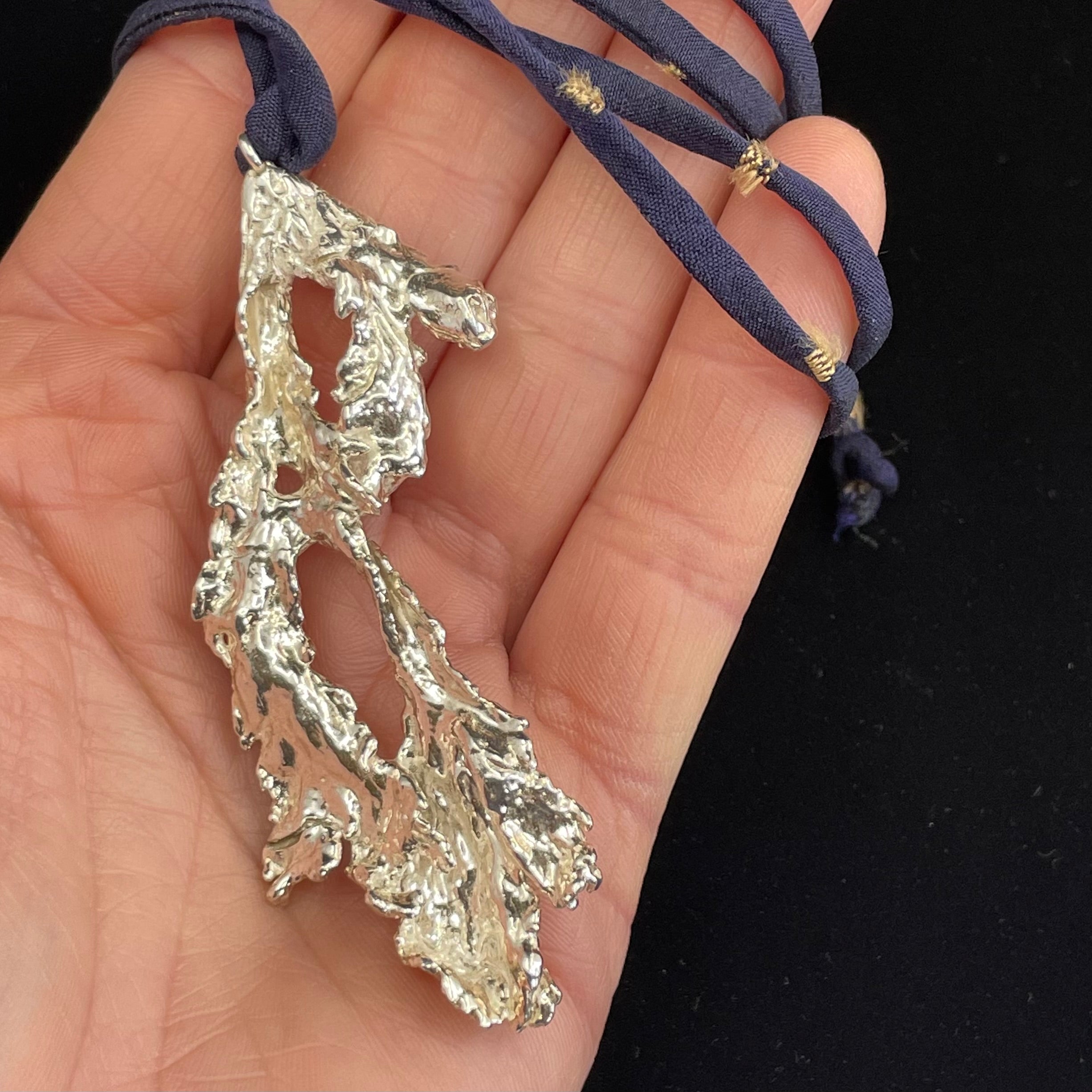 Large seaweed pendant