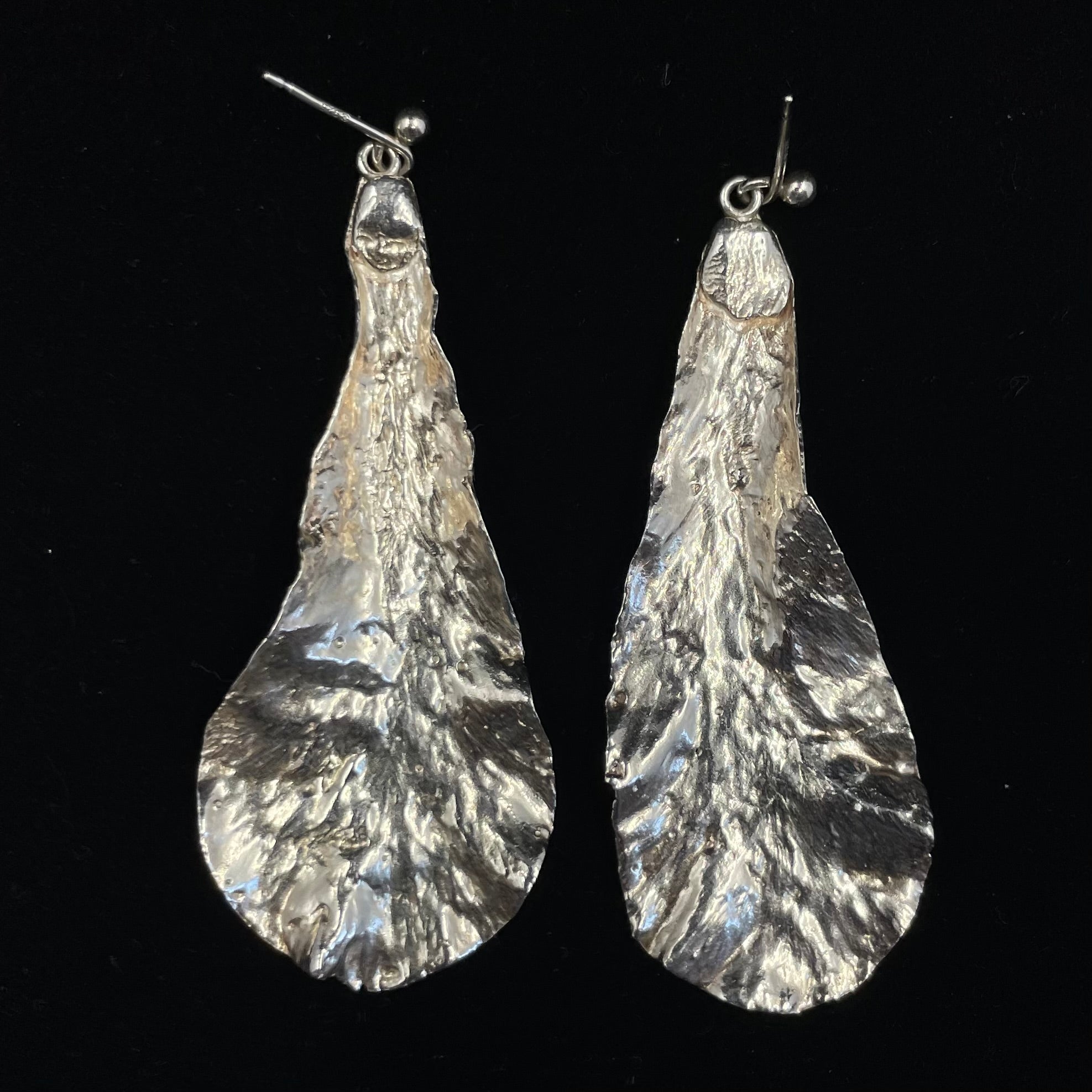 Philesia petal earrings