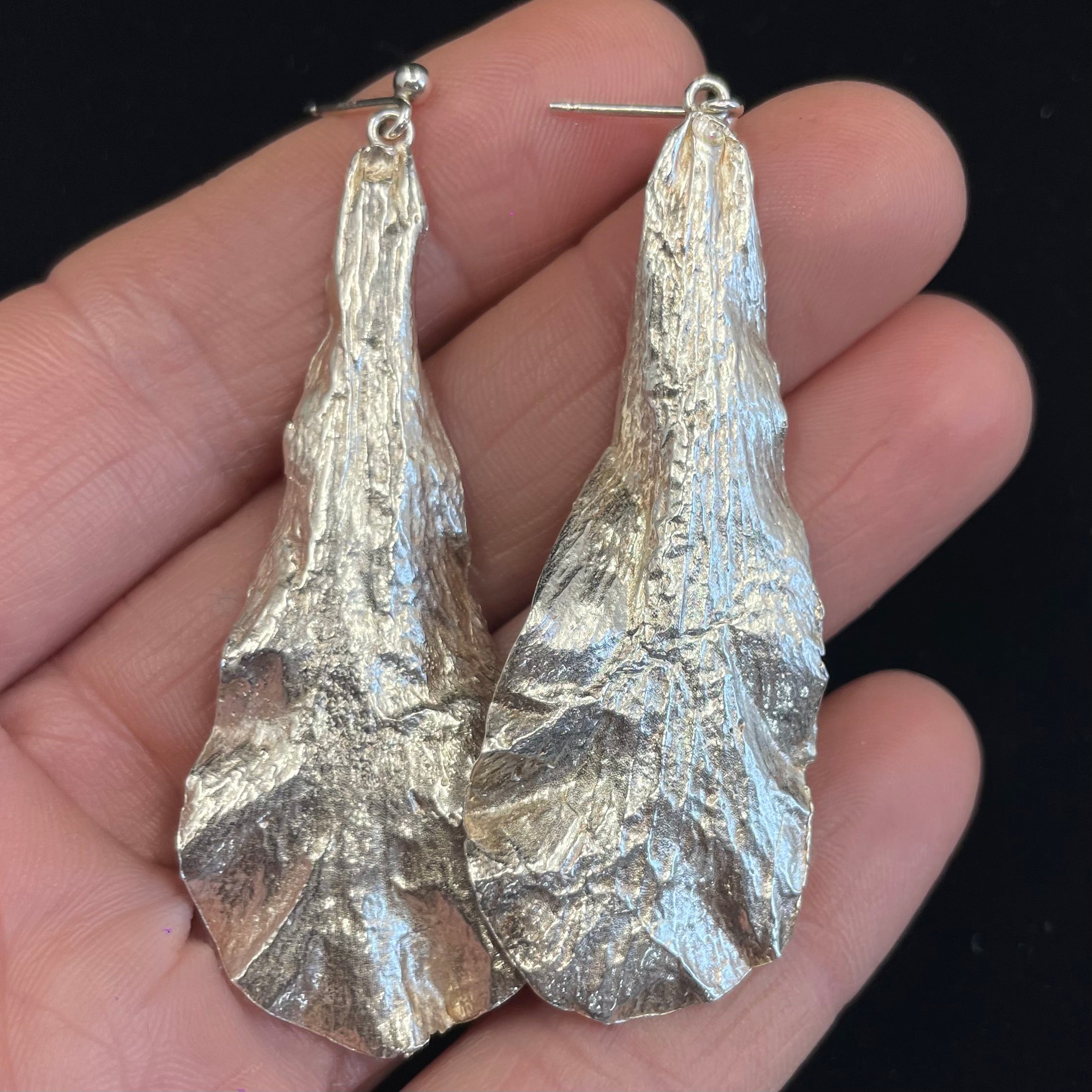 Philesia petal earrings