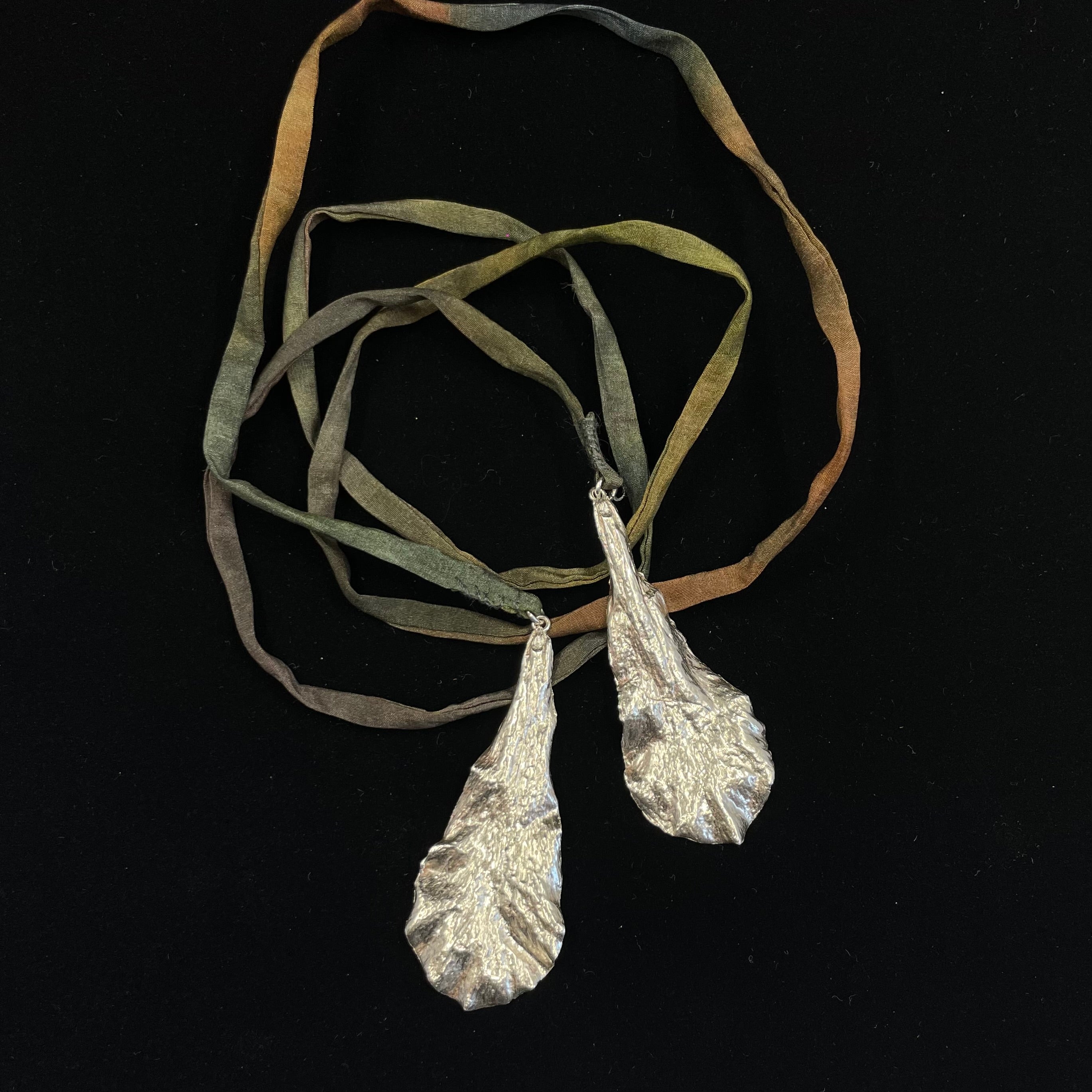 Philesia petal necklace