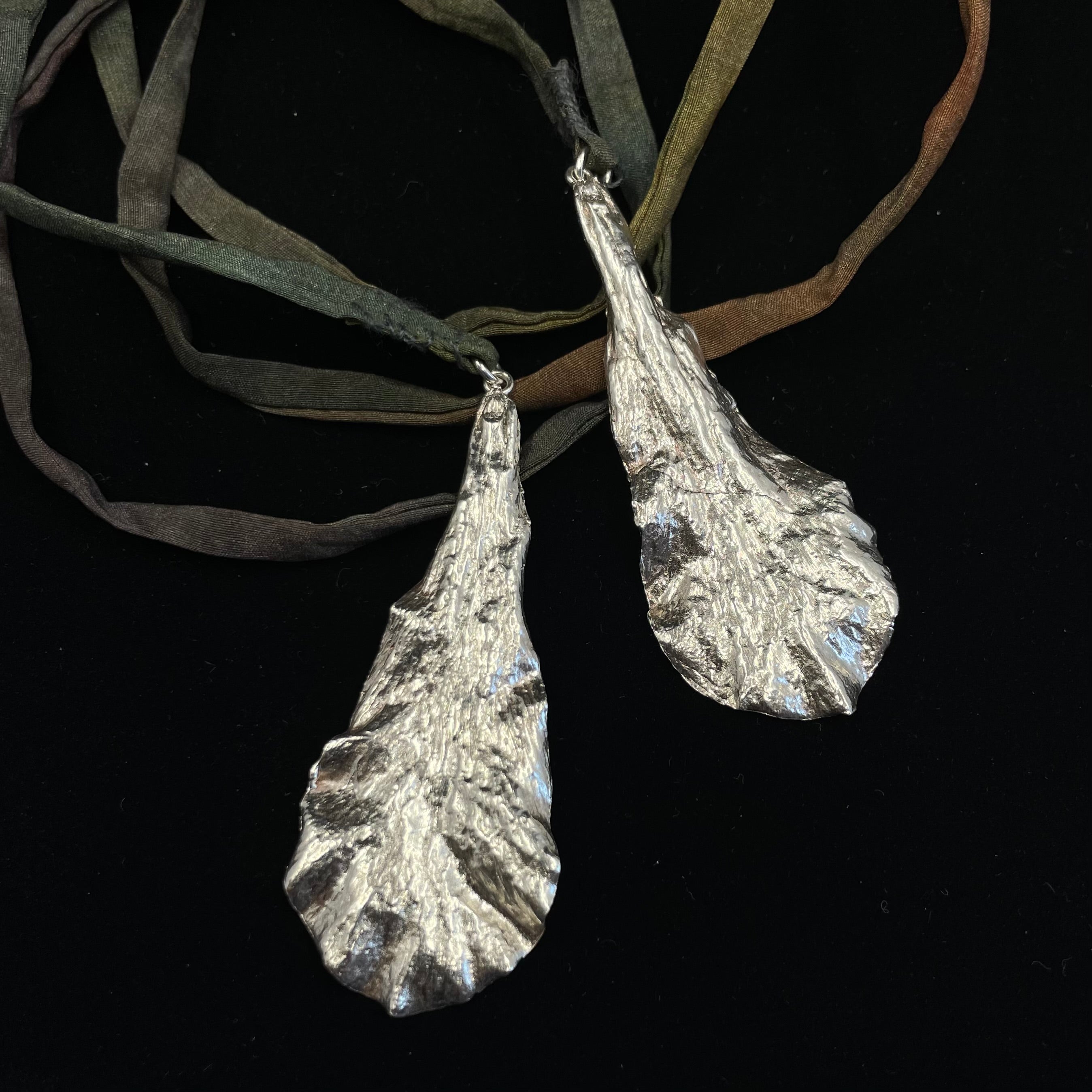 Philesia petal necklace