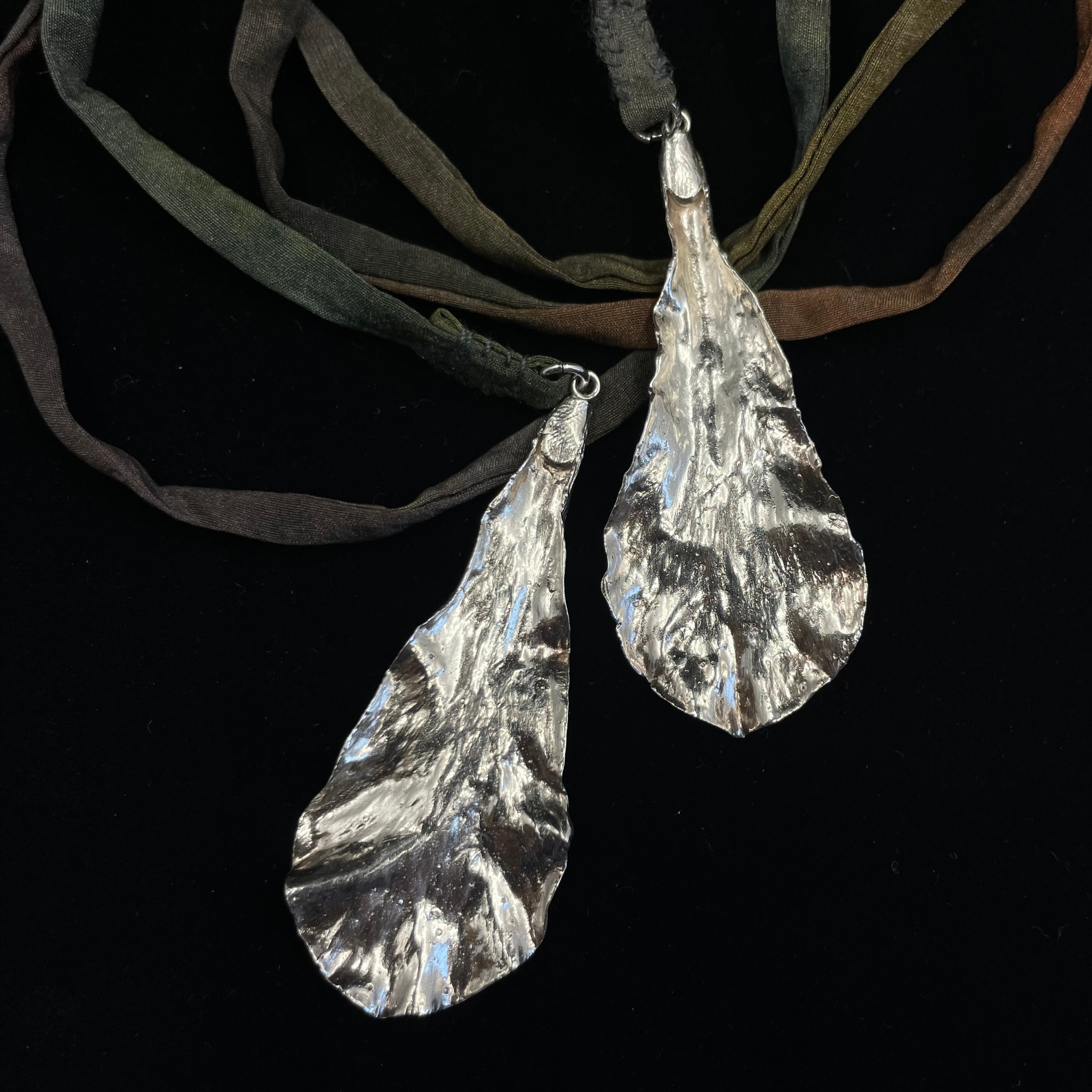 Philesia petal necklace