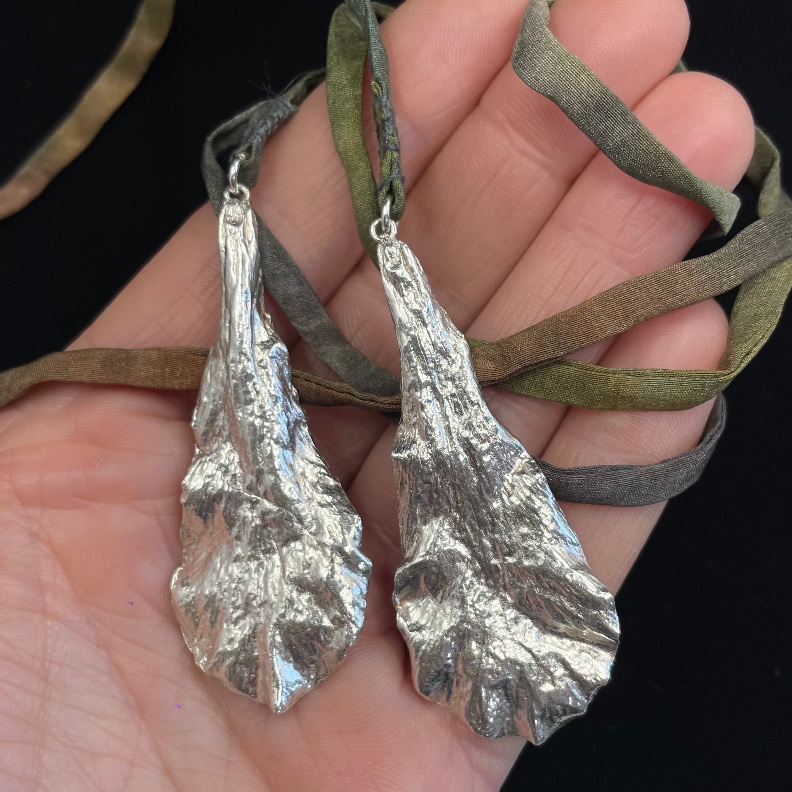 Philesia petal necklace