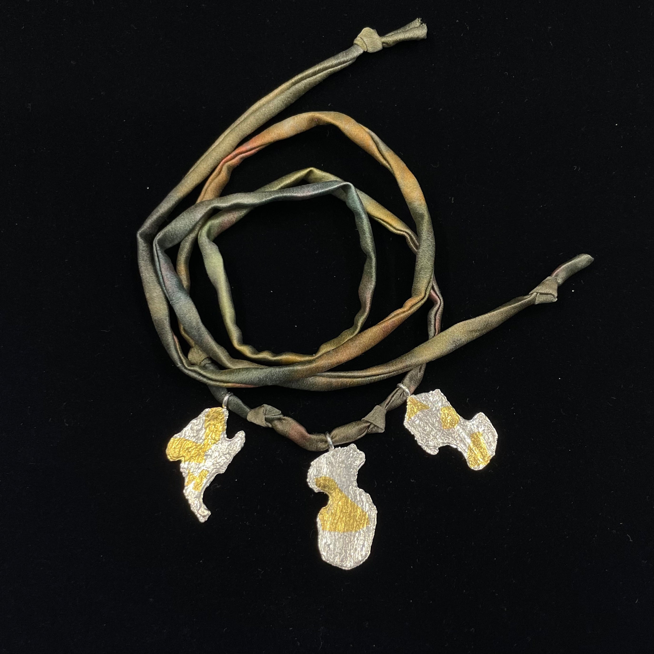 Scots Pine bark knotted necklace with gold