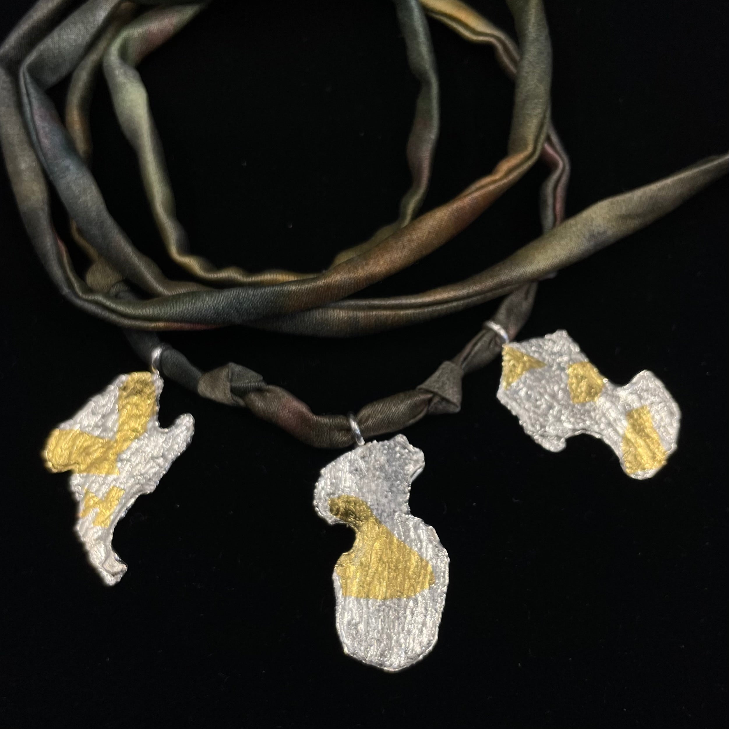 Scots Pine bark knotted necklace with gold
