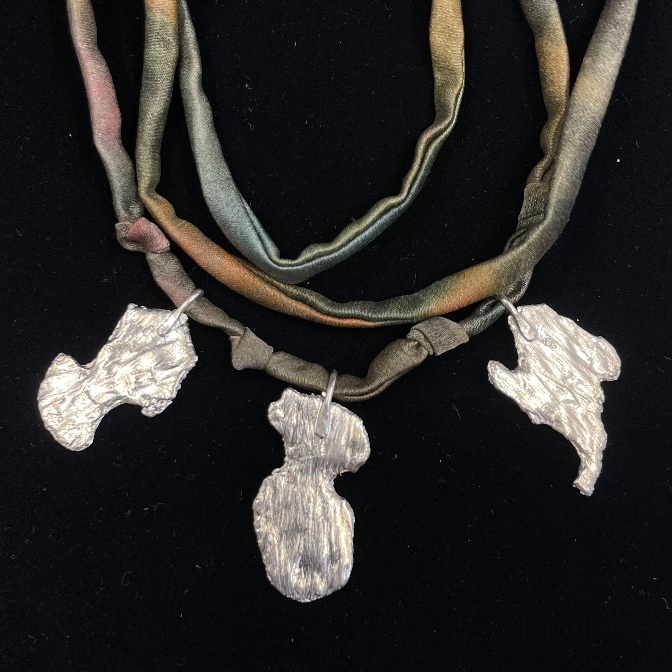 Scots Pine bark knotted necklace with gold