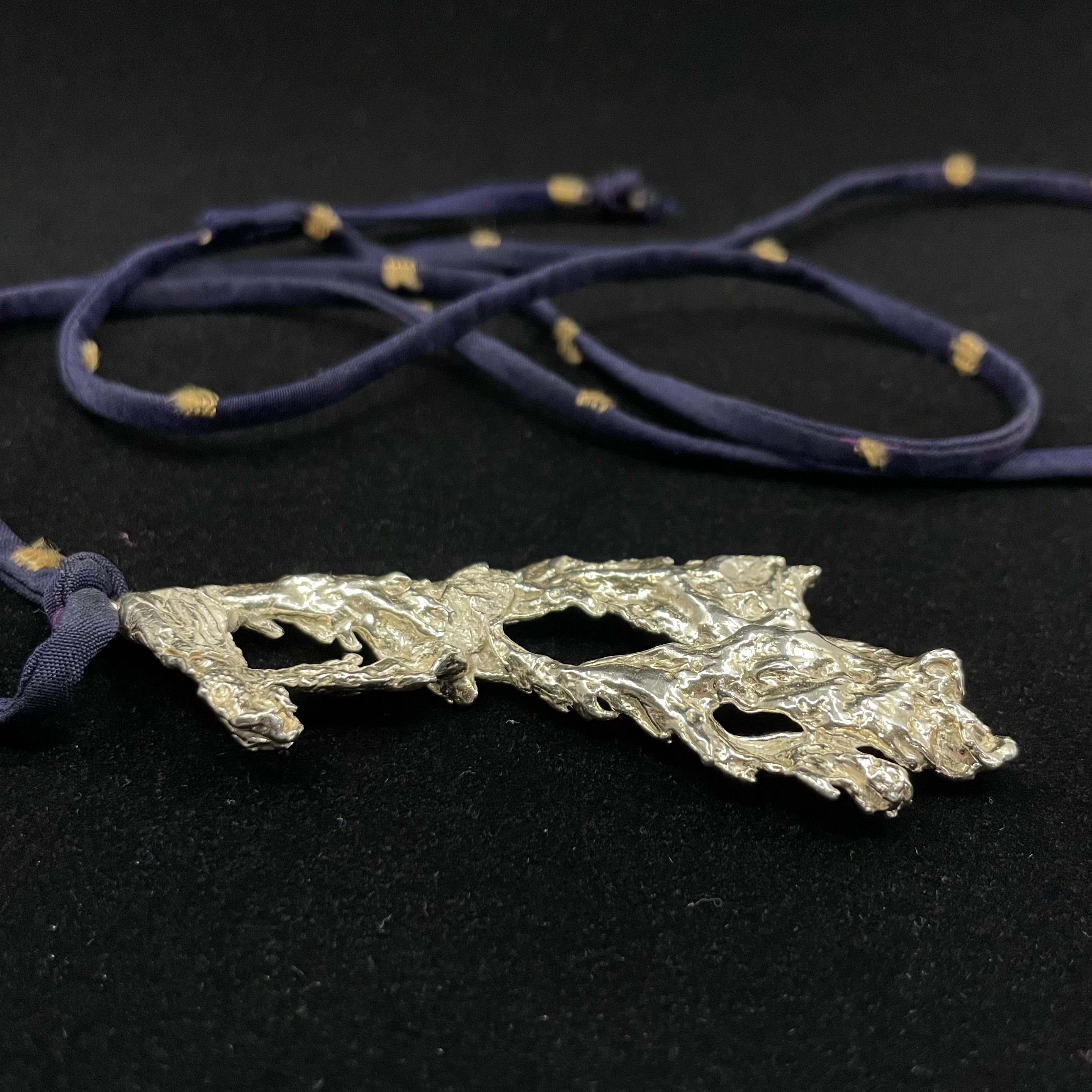 Large seaweed pendant