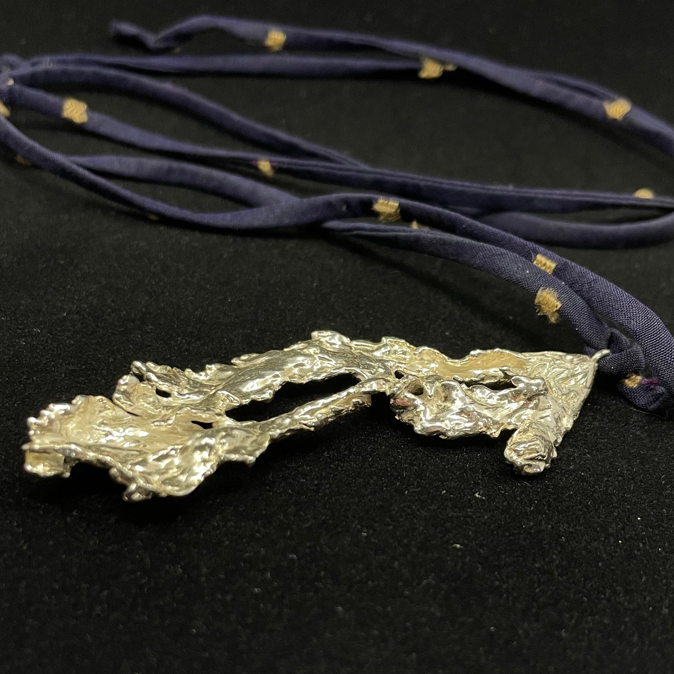 Large seaweed pendant