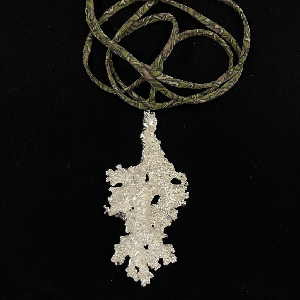 Statement Lichen pendant