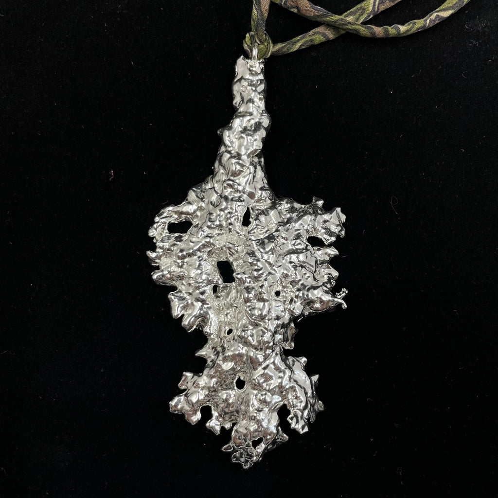Statement Lichen pendant