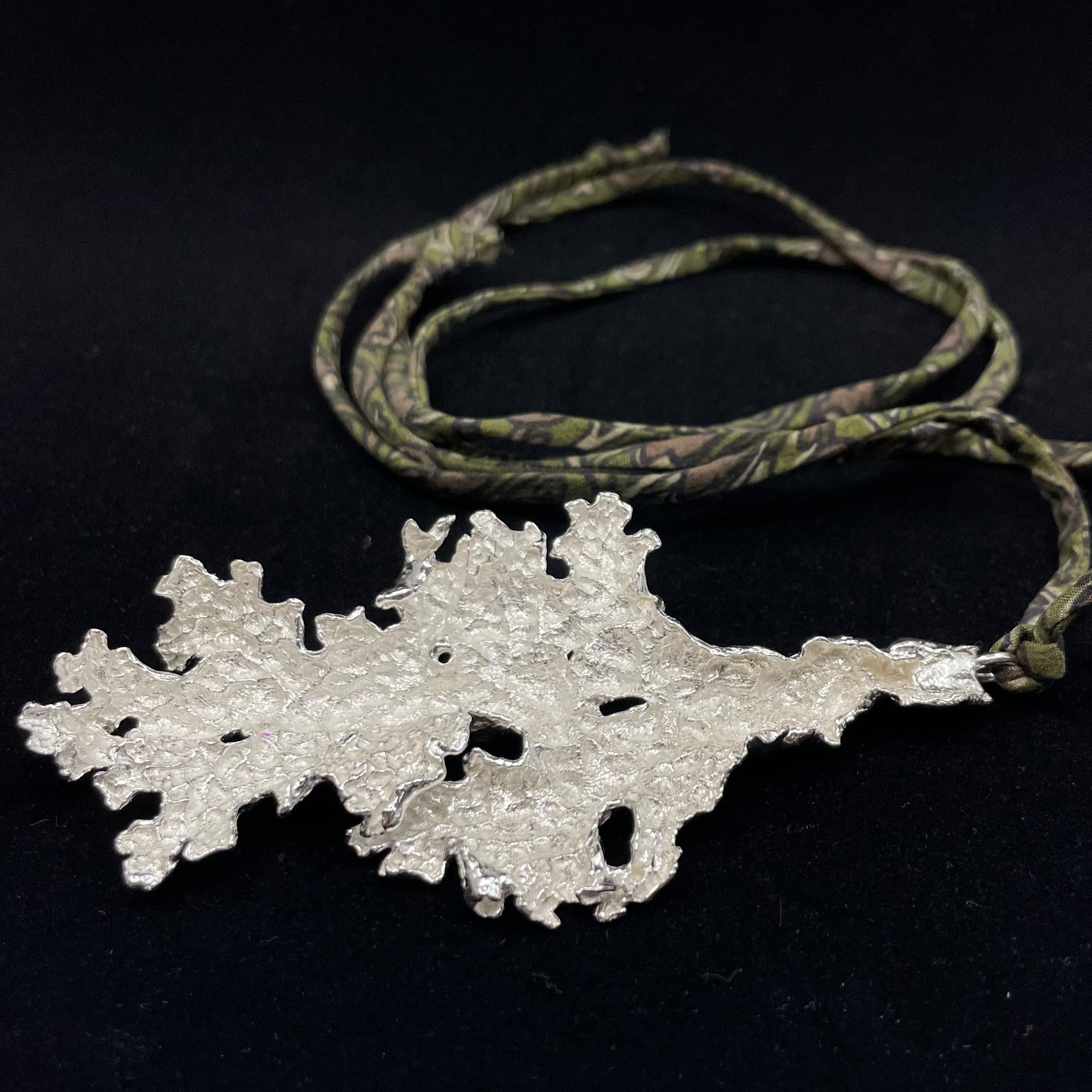 Statement Lichen pendant