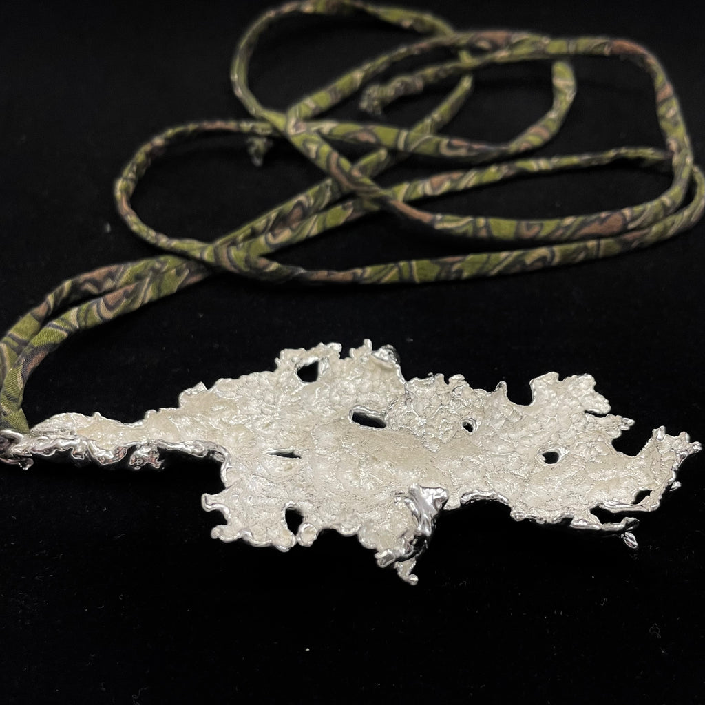 Statement Lichen pendant