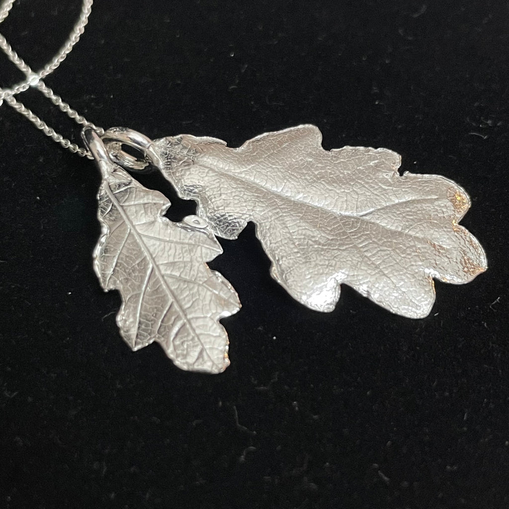 Double Oak leaves necklace