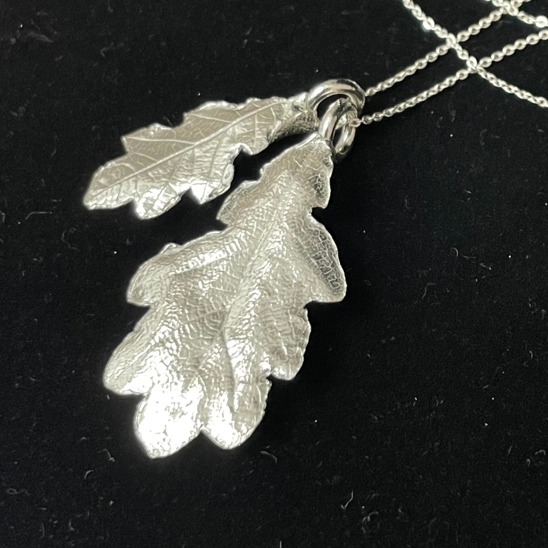 Double Oak leaves necklace