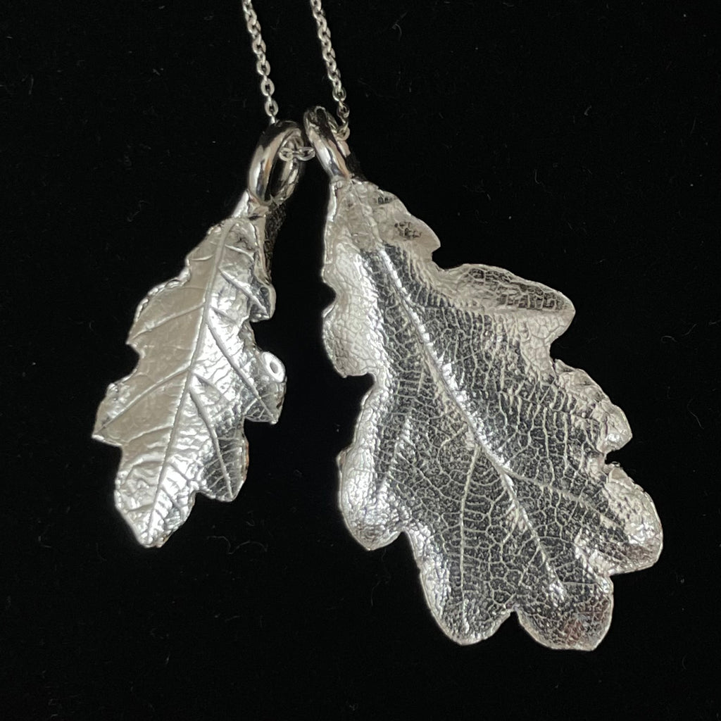 Double Oak leaves necklace